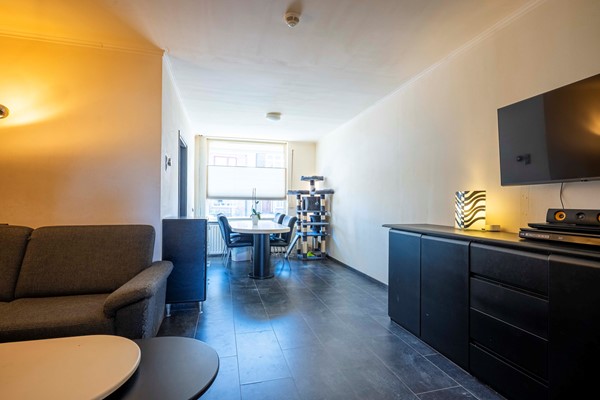 Foto - Te koop: Leuke, uitgebouwde tussenwoning uit 1927 met 3 slaapkamers en garage in de wijk Heksenberg